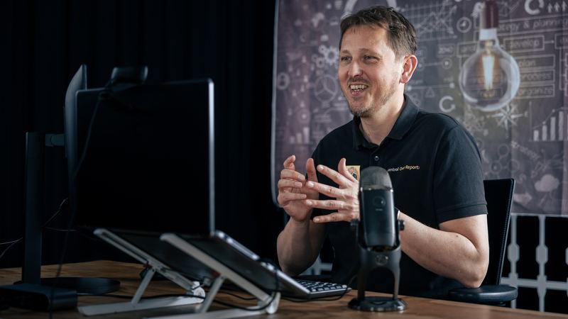 Frank van Delden recording a Power BI video at his desk